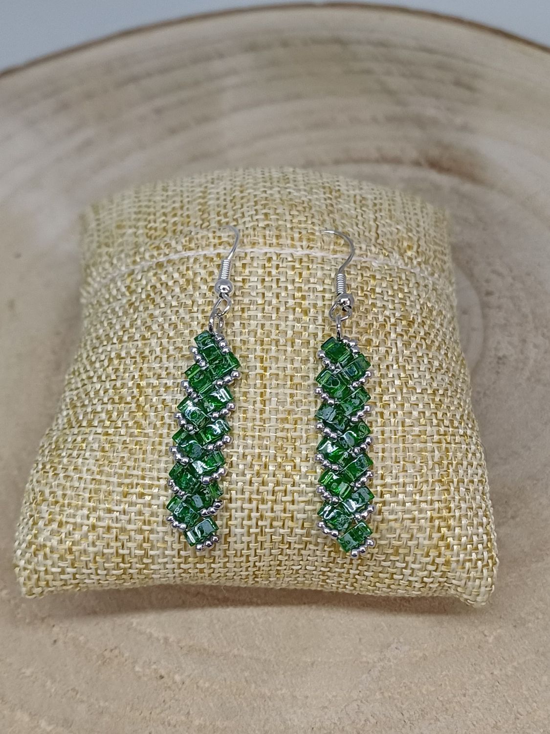 Boucles d'oreilles perles vertes tachetées et argentées 33