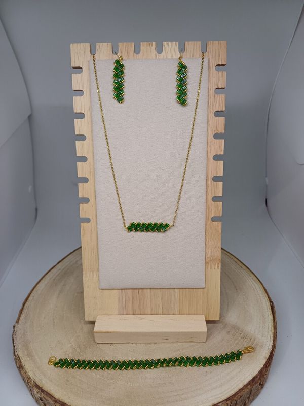 Parure bijoux perles vertes transparentes, vertes tachetées et dorées 34