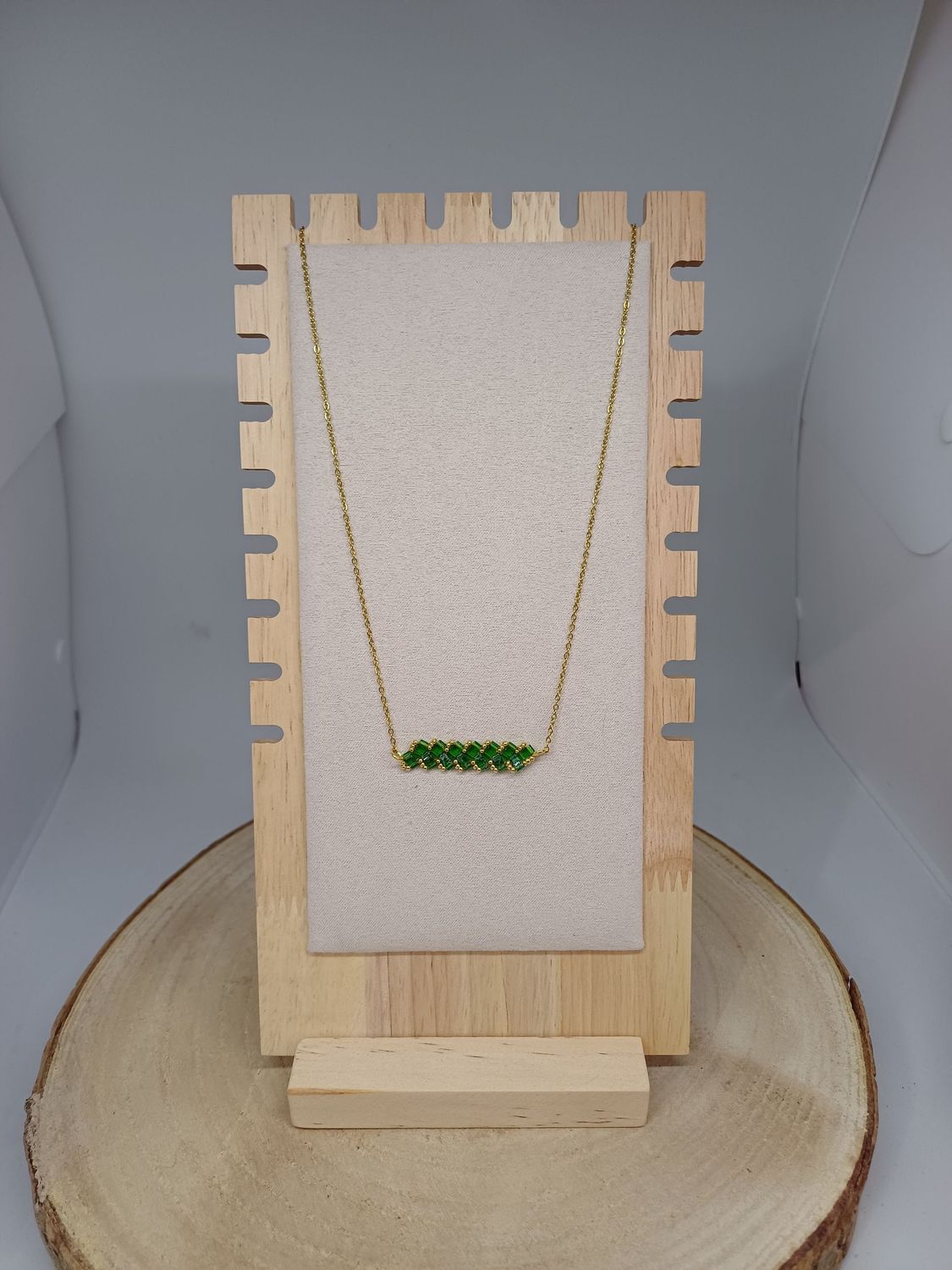 Collier perles vertes transparentes, vertes tachetées​​​ et dorées 34