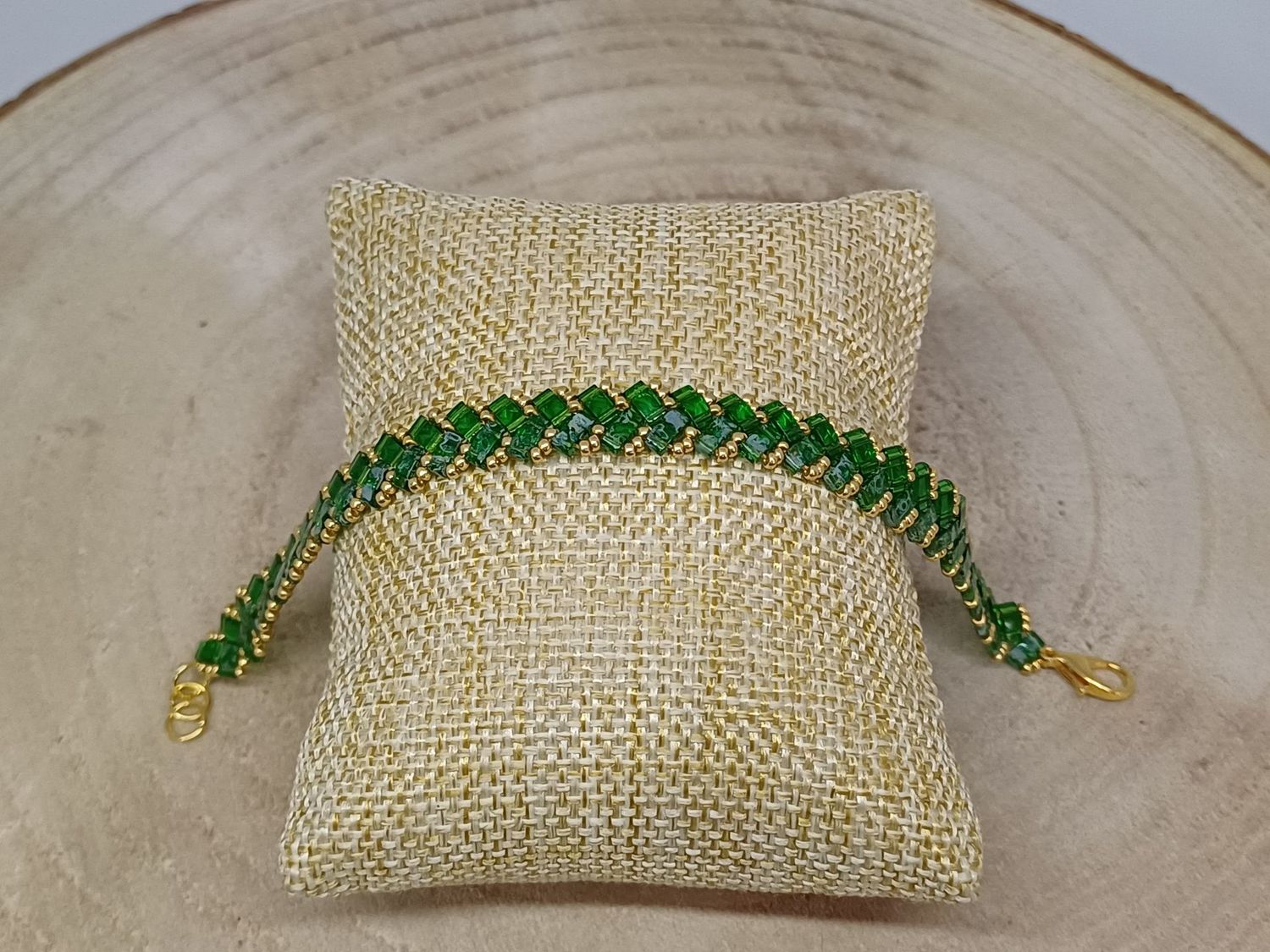 Kit 34 pour réaliser 1 bracelet perles vertes transparentes, vertes tachetées​ et dorées