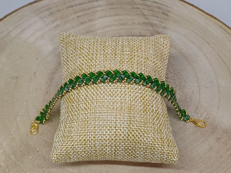 Kit 34 pour réaliser 1 bracelet perles vertes transparentes, vertes tachetées​ et dorées