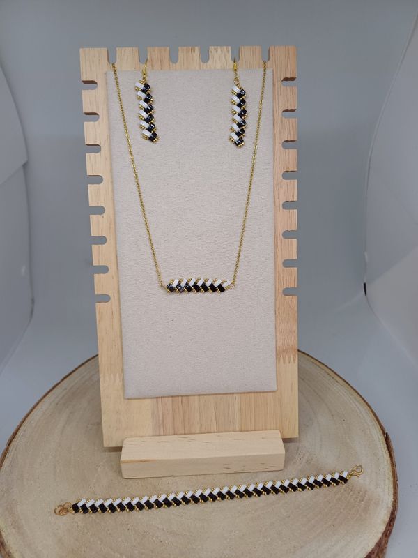 Parure bijoux perles noires brillantes, blanches et dorées 36