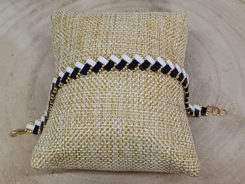 Kit 36 pour réaliser 1 bracelet perles noires brillantes, blanches et dorées