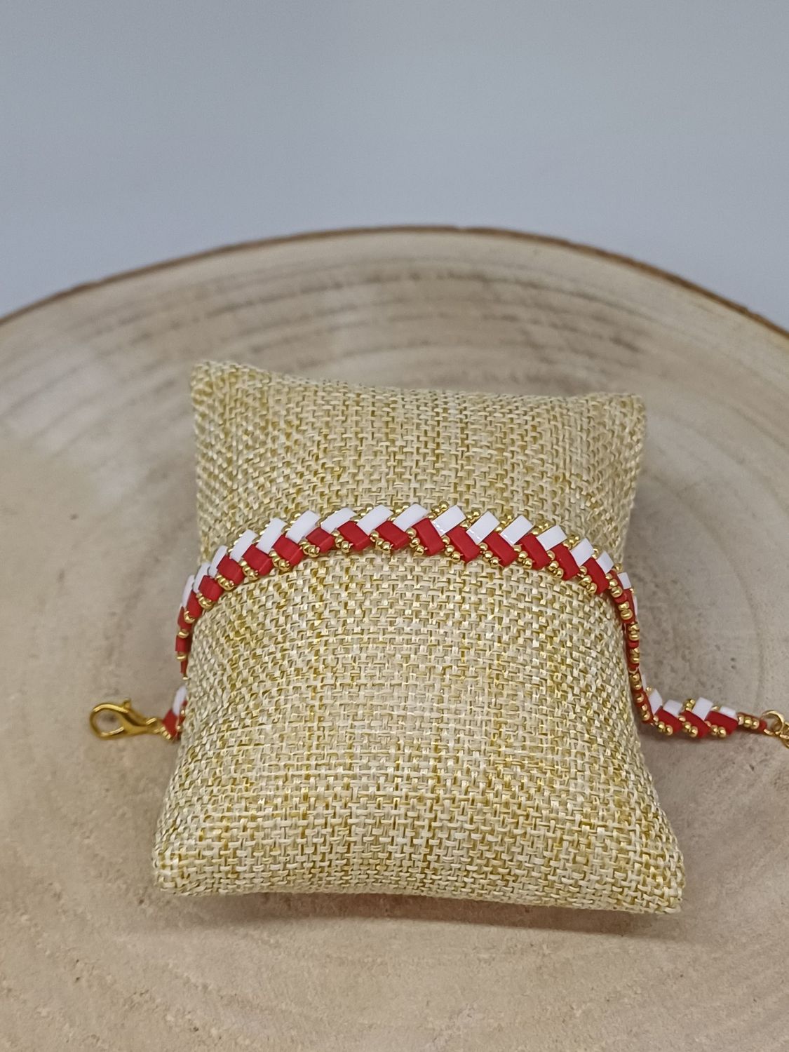 Kit 38 pour réaliser 1 bracelet  perles blanches rouges mat et dorées