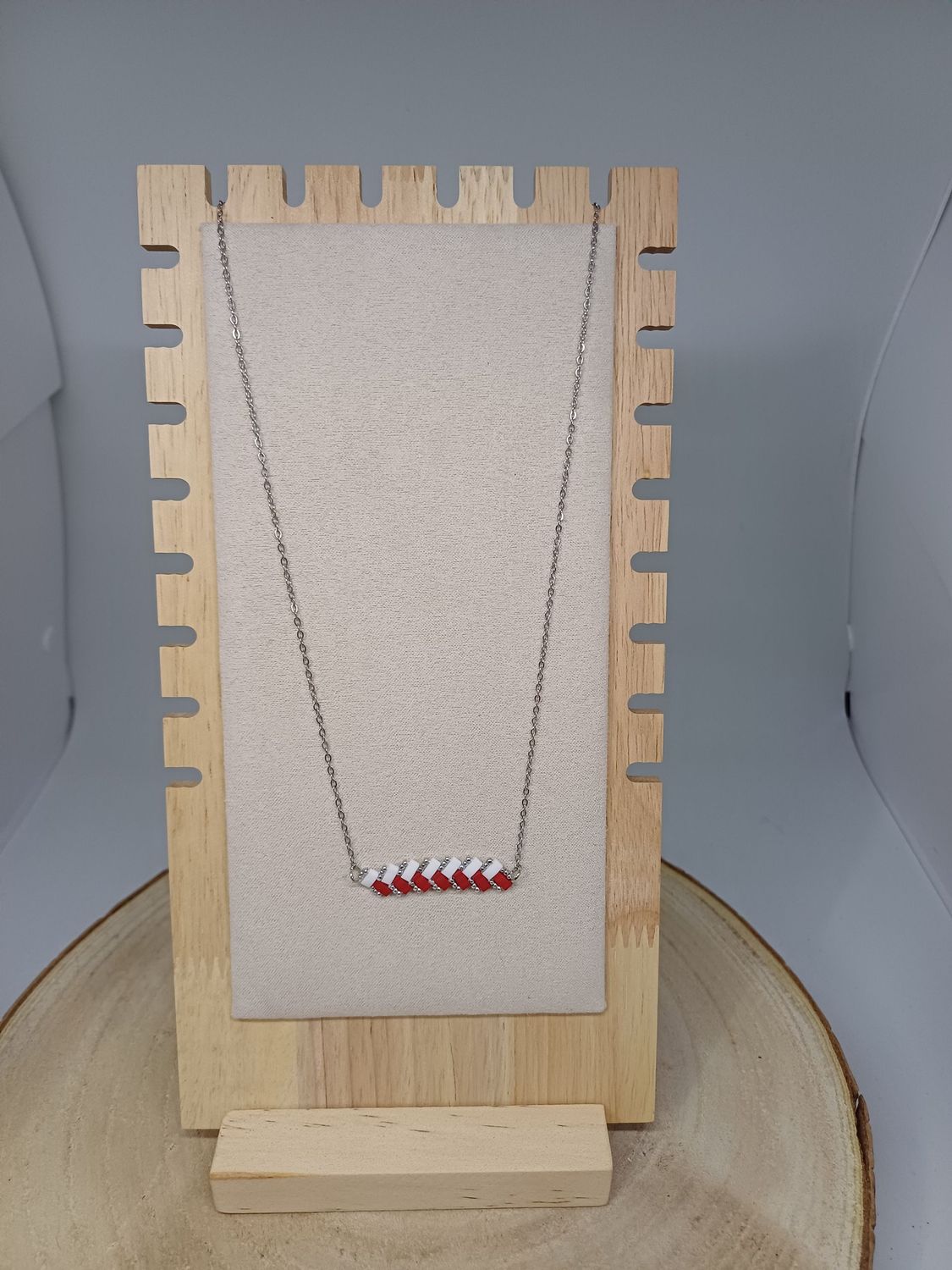 Collier perles blanches rouges mat et argentées 39
