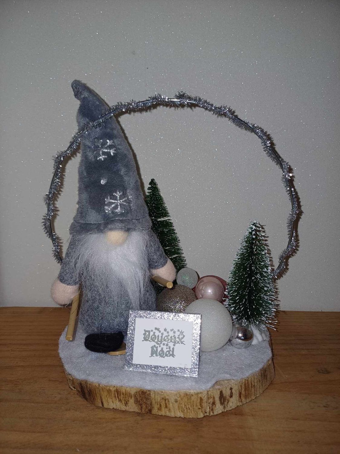 Centre de table gnome gris
