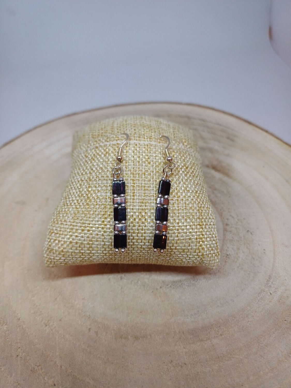 Boucles d'oreilles noires et argentées 2