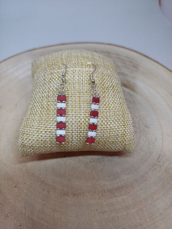 Boucles d'oreilles rouges, blanches et argentées 6