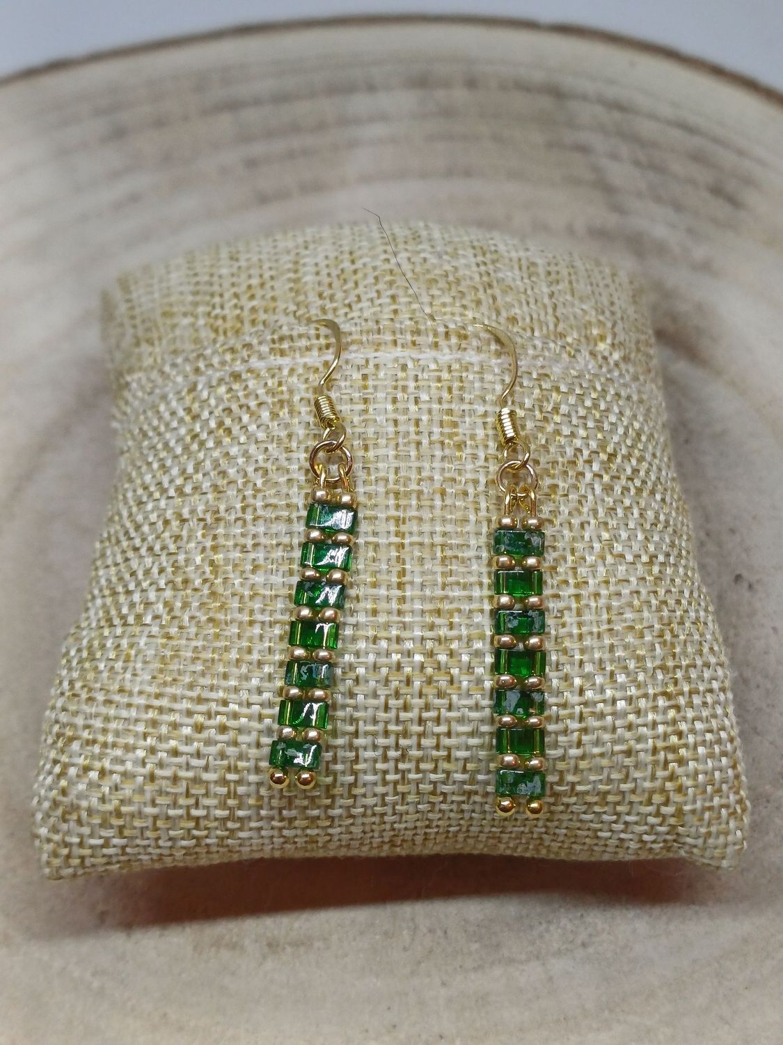 Boucles d'oreilles vertes transparentes, vertes tachetées et dorées 9