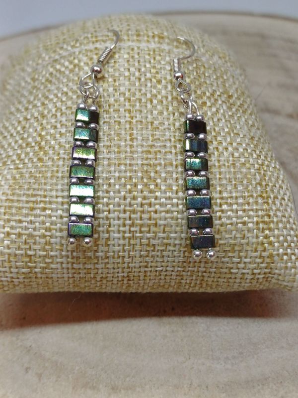 Boucles d'oreilles vertes brillantes et argentées 12