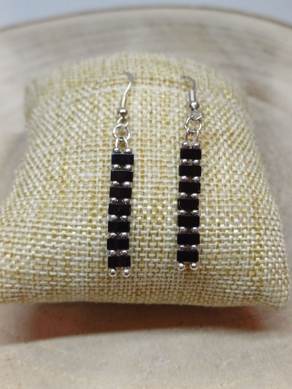 Boucles d'oreilles noires et argentées 14