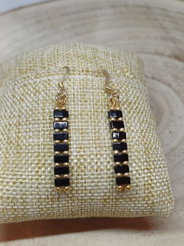 Boucles d'oreilles noires et dorées 15