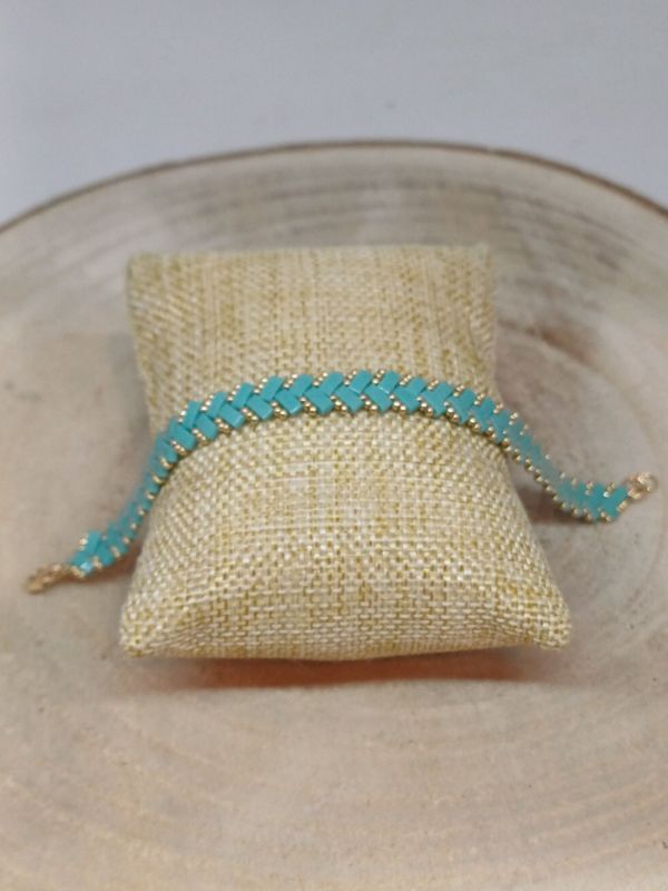 Kit 42 pour réaliser 1 bracelet  perles bleues claires et dorées