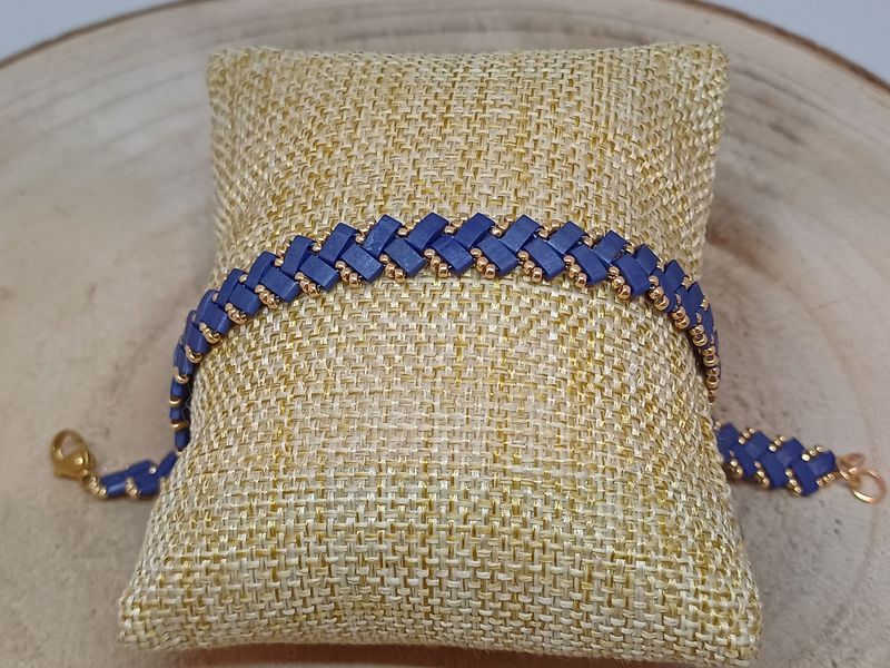 Kit 44 pour réaliser 1 bracelet  perles bleues irisées et dorées