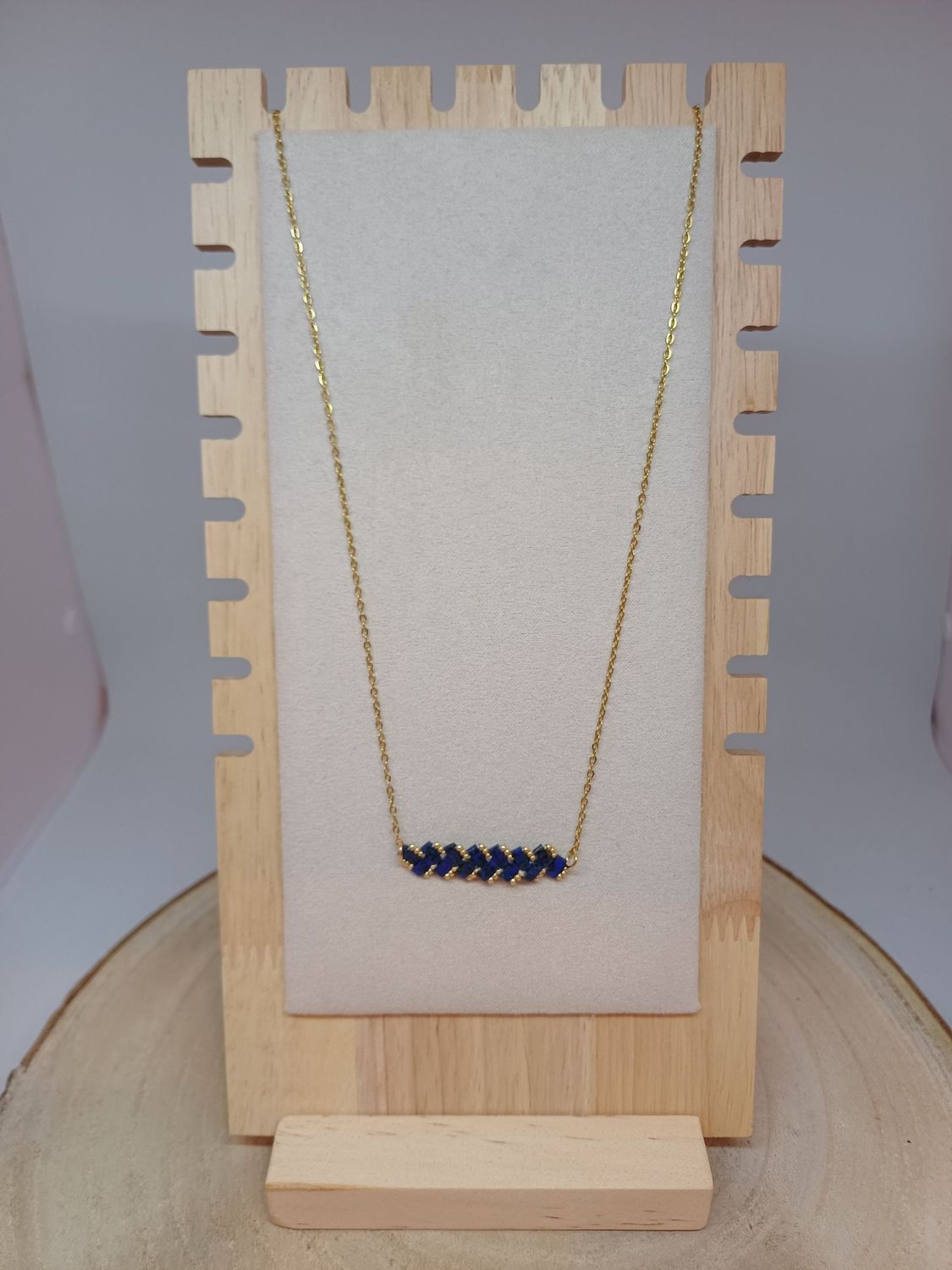Collier perles bleues foncées tachetées​ et dorées 46