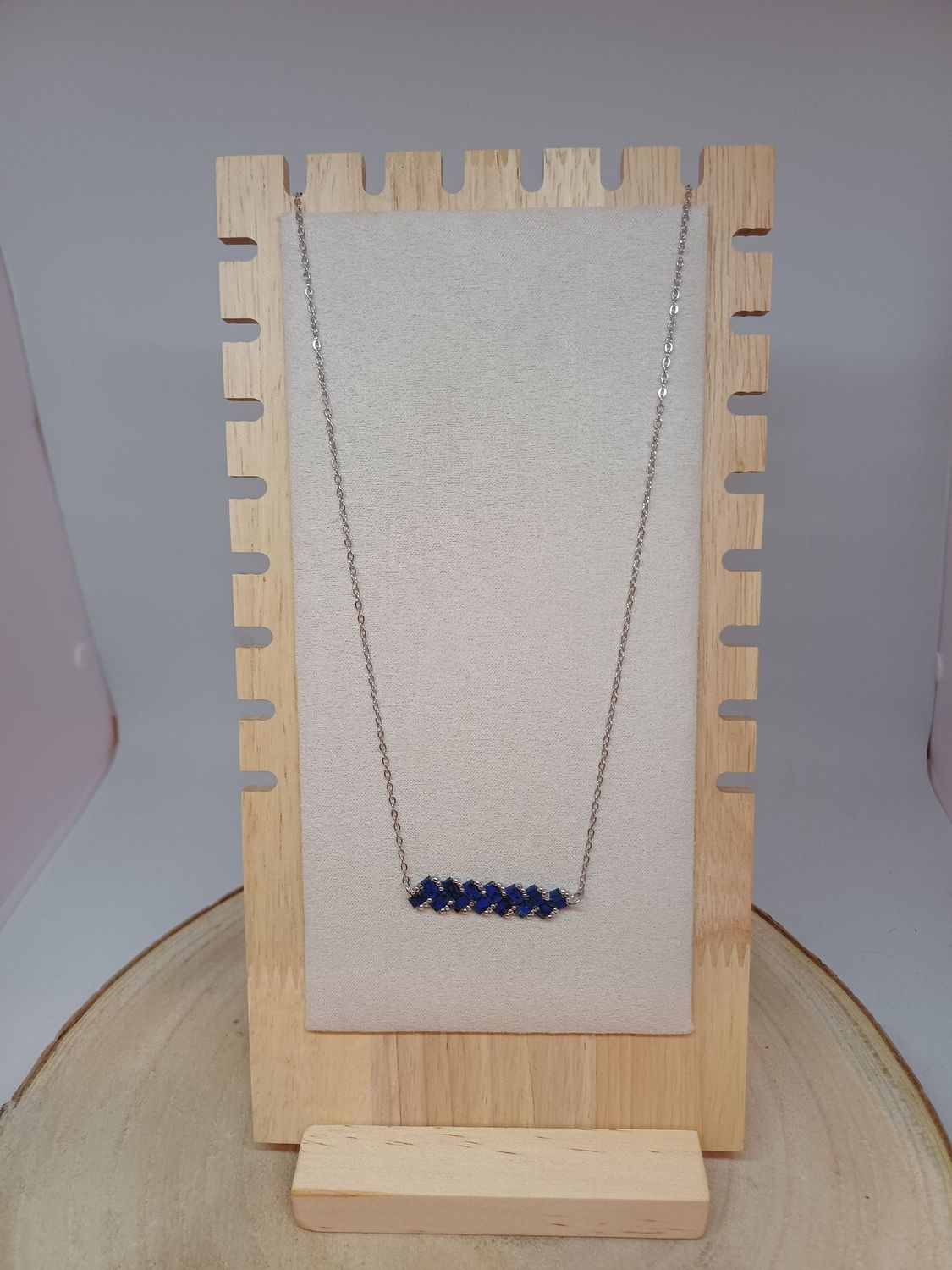 Collier perles bleues foncées tachetées​ et argentées 47
