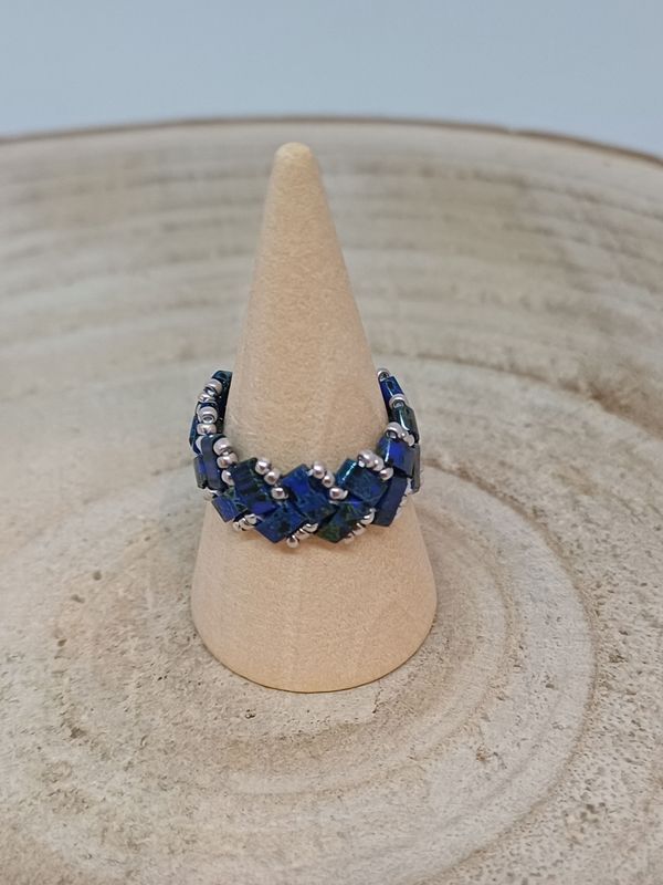 Bague chevron bleues foncées tachetées​ et argentées 47