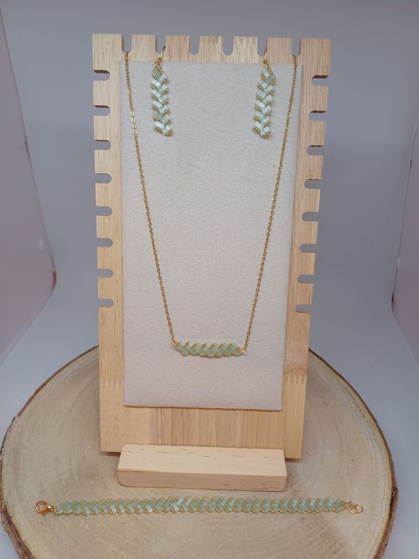 Parure bijoux perles vertes claires et dorées 48