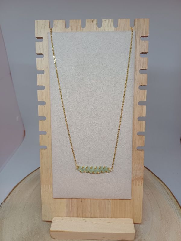 Collier perles  vertes claires​​ et dorées 48
