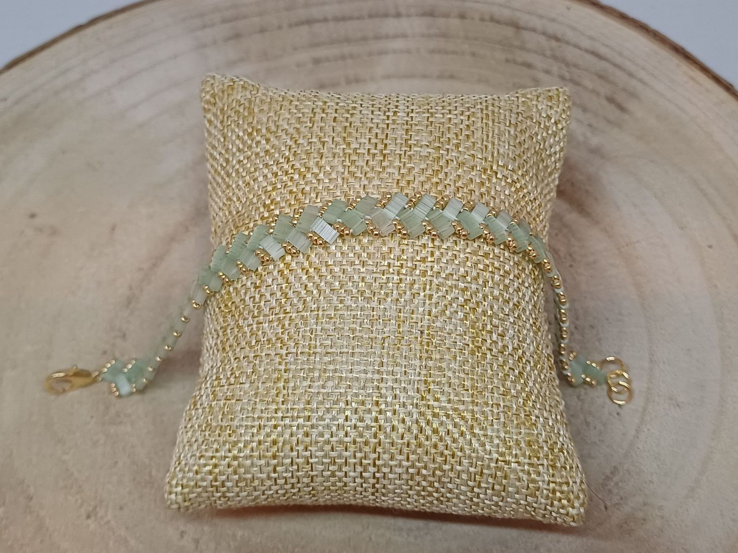 Kit 48 pour réaliser 1 bracelet  perles vertes claires​​ et dorées