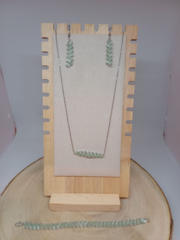 Parure bijoux perles vertes claires et argentées 49