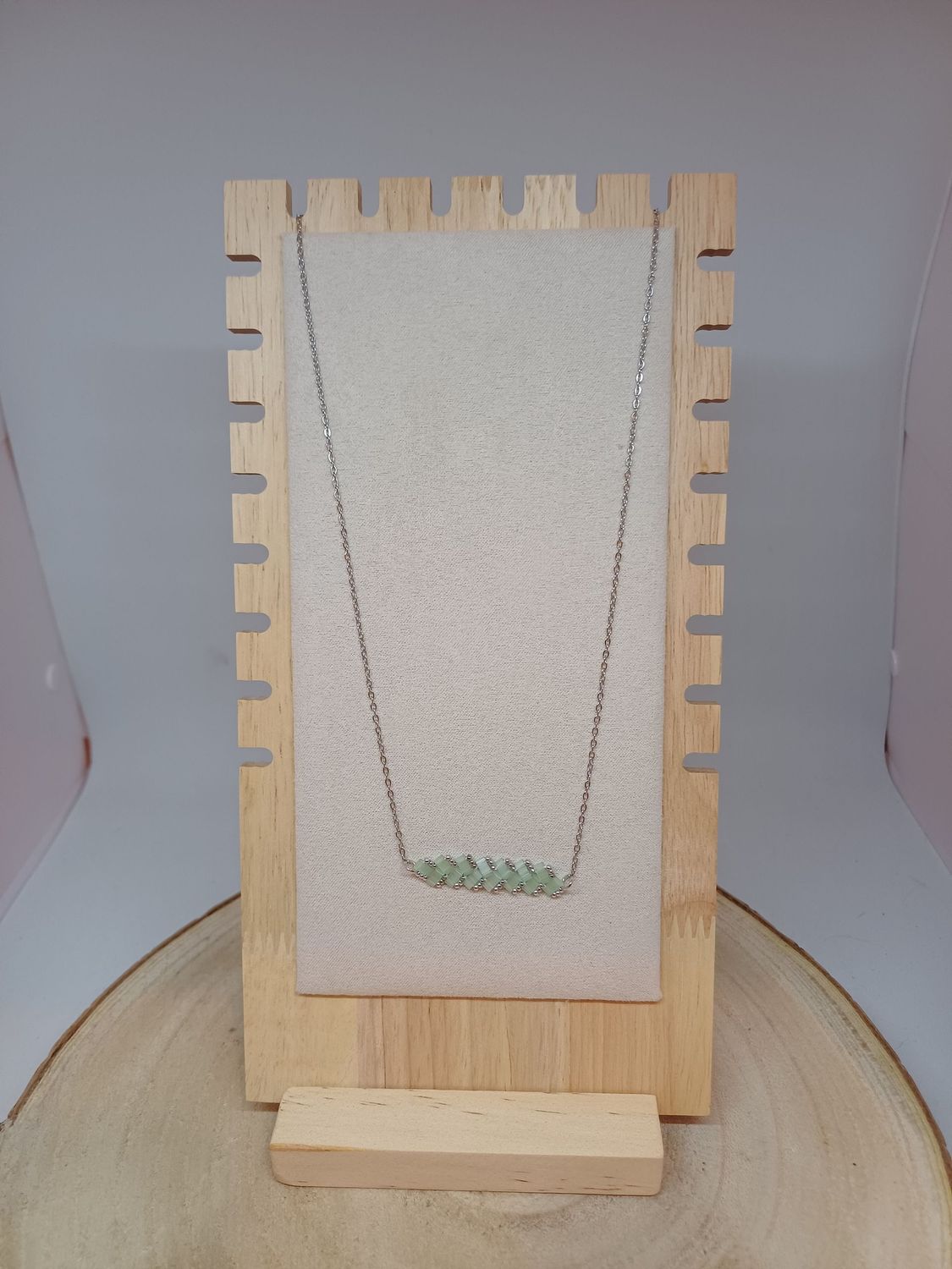 Collier perles vertes claires​​ et argentées 49
