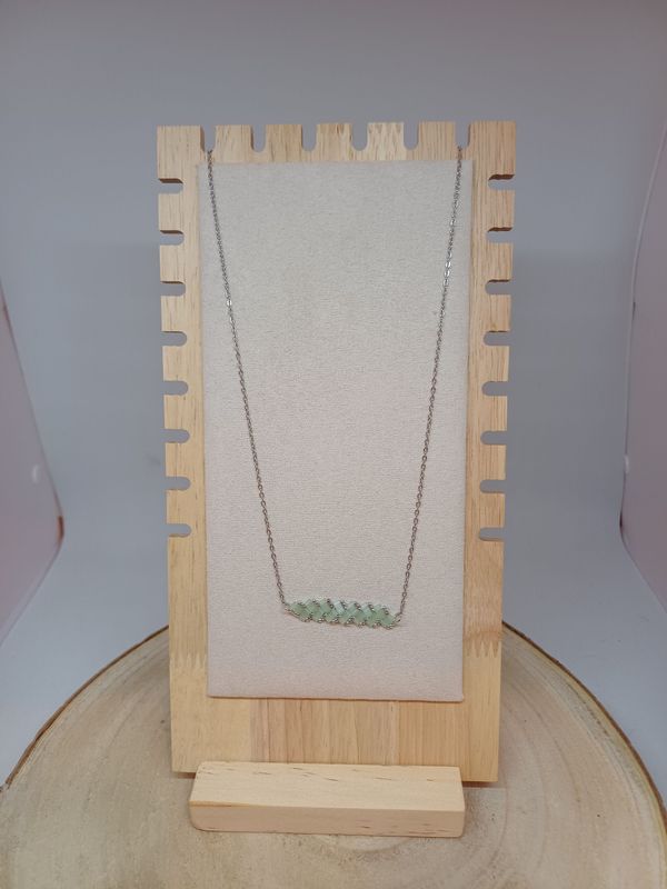 Collier perles vertes claires​​ et argentées 49