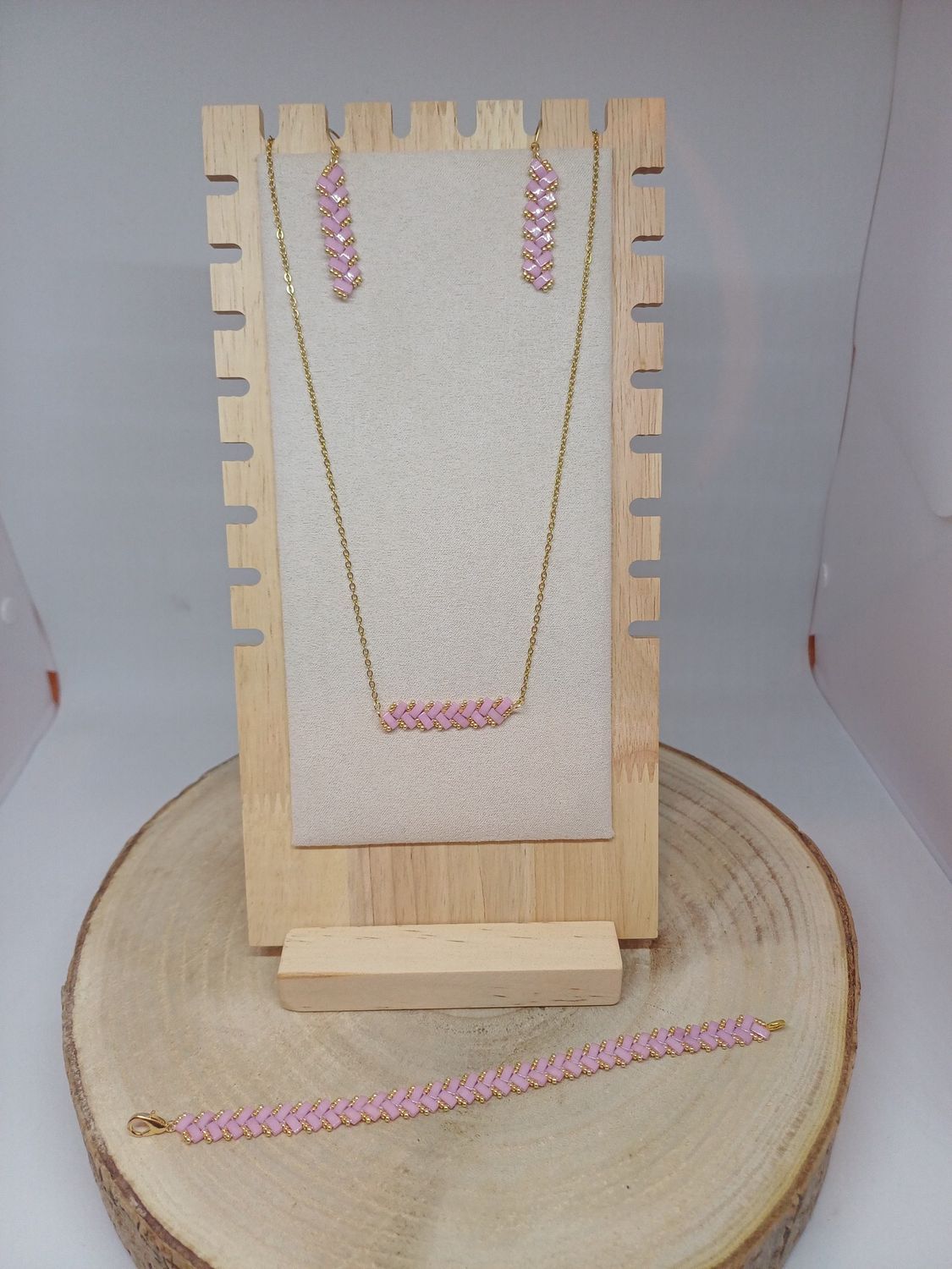 Parure bijoux perles roses et dorées 50