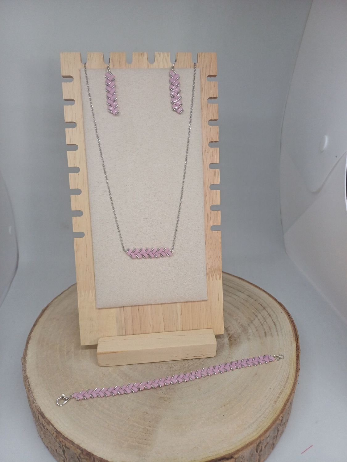 Parure bijoux perles roses et argentées 51