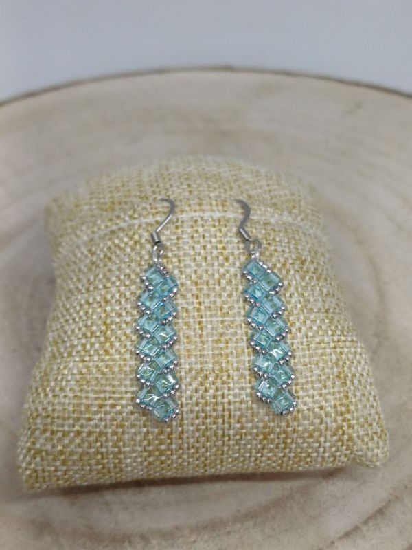 Boucles d'oreilles perles bleues et argentées 53