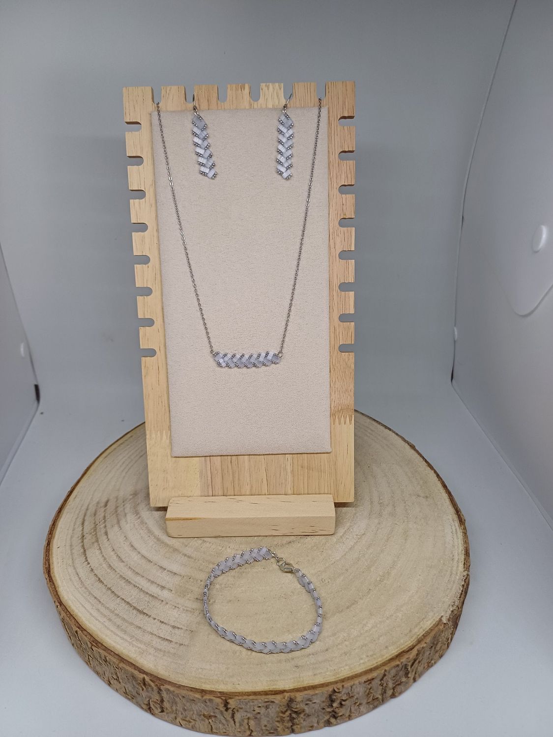 Parure bijoux perles bleues et argentées 55