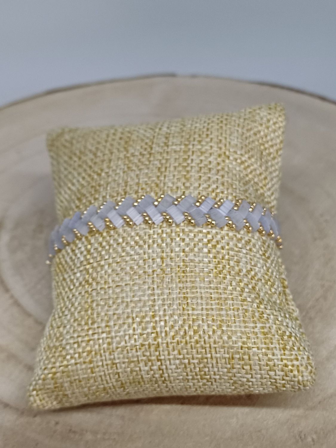 Bracelet perles bleues et dorées 54