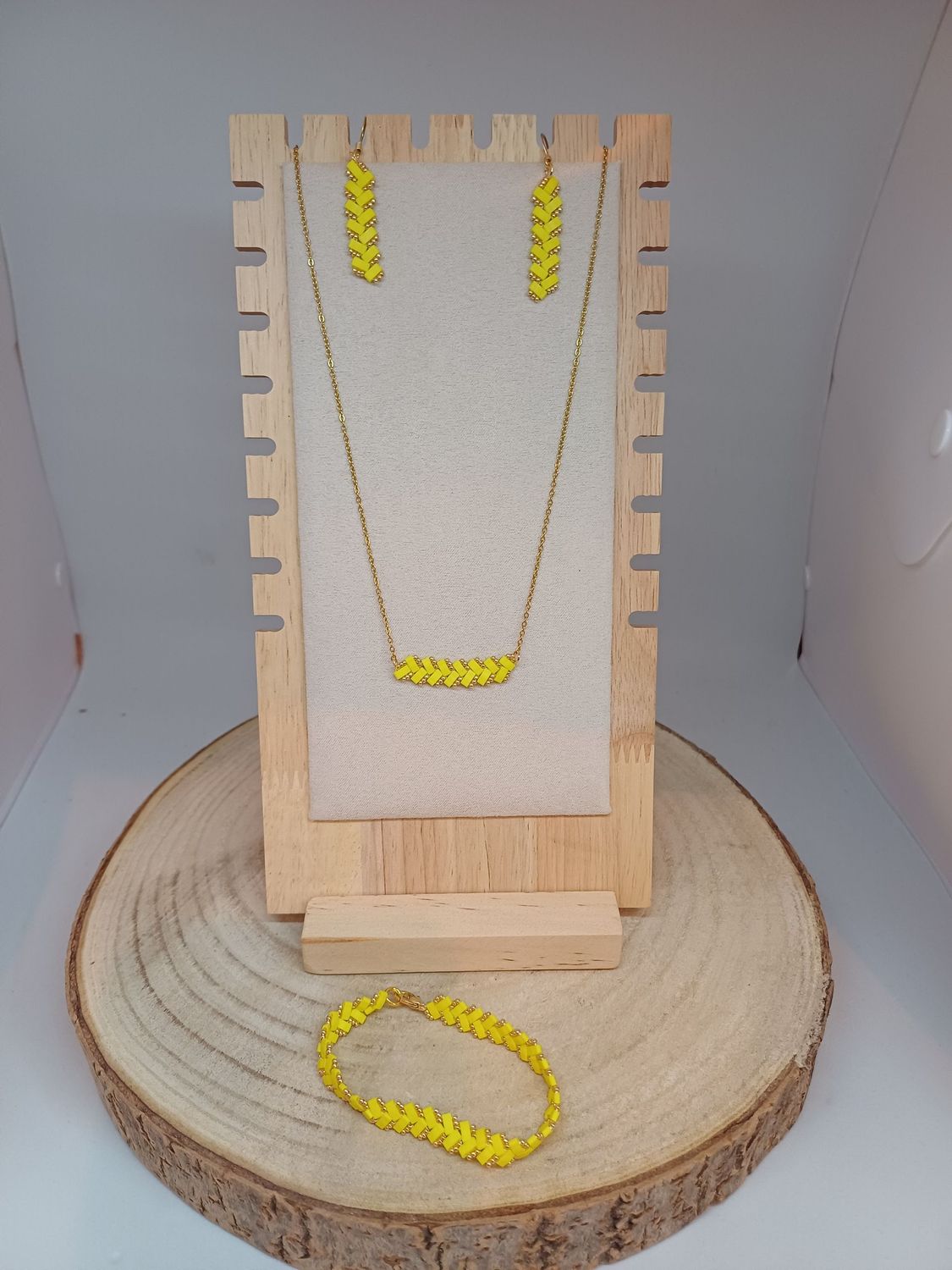 Parure bijoux perles jaunes et dorées 56