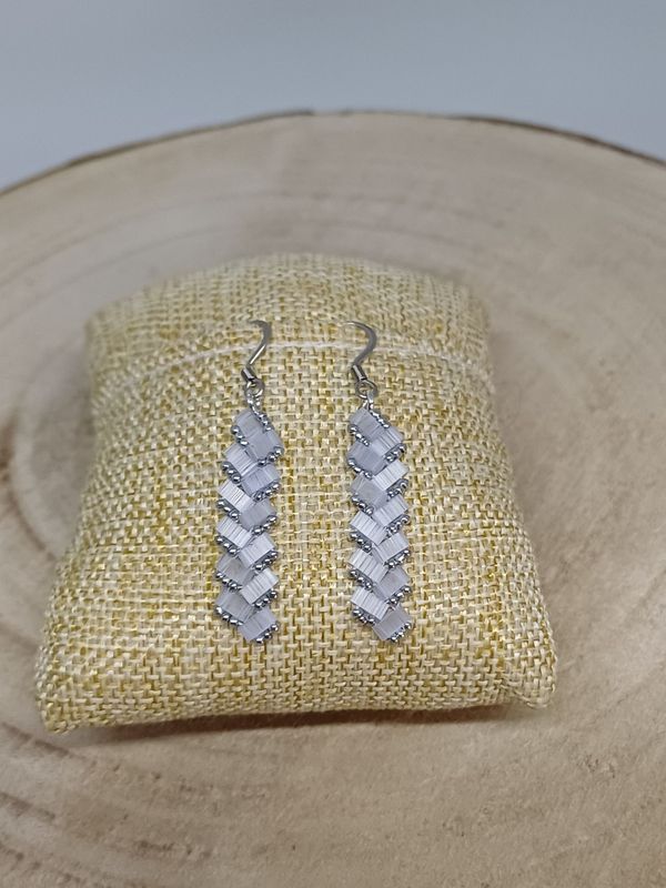 Boucles d'oreilles perles bleues et argentées 55
