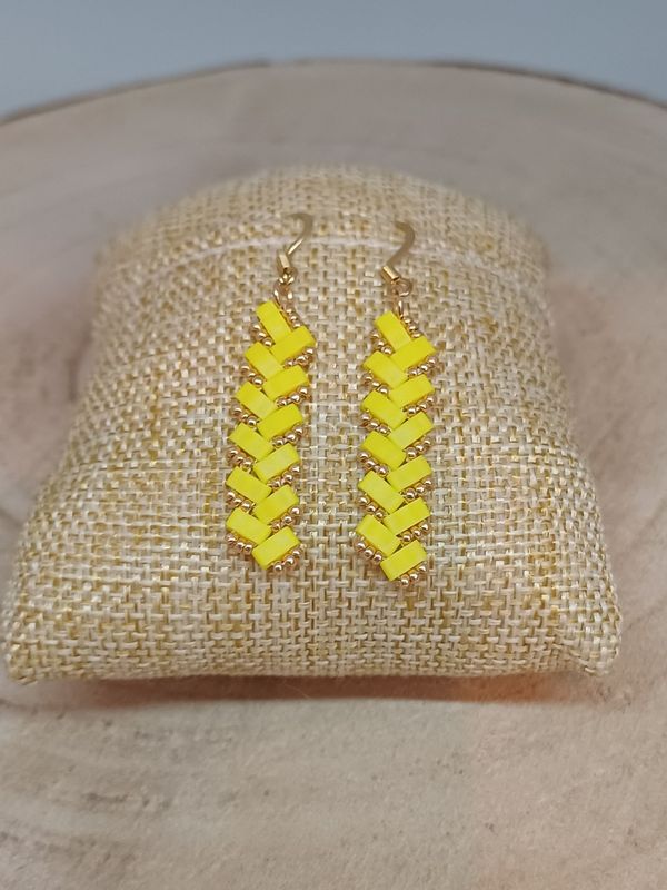 Boucles d'oreilles perles jaunes et dorées 56