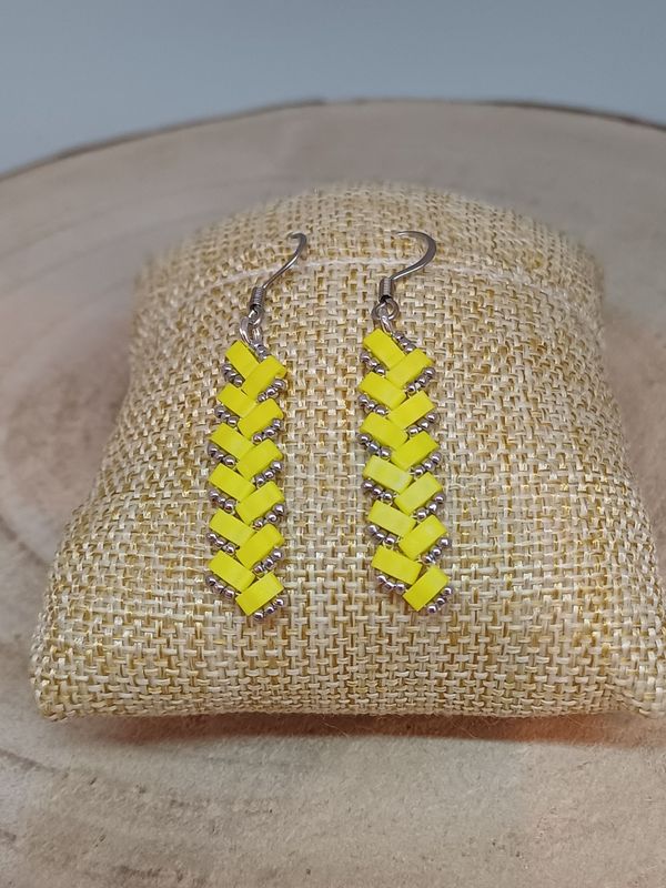 Boucles d'oreilles perles jaunes et argentées 57