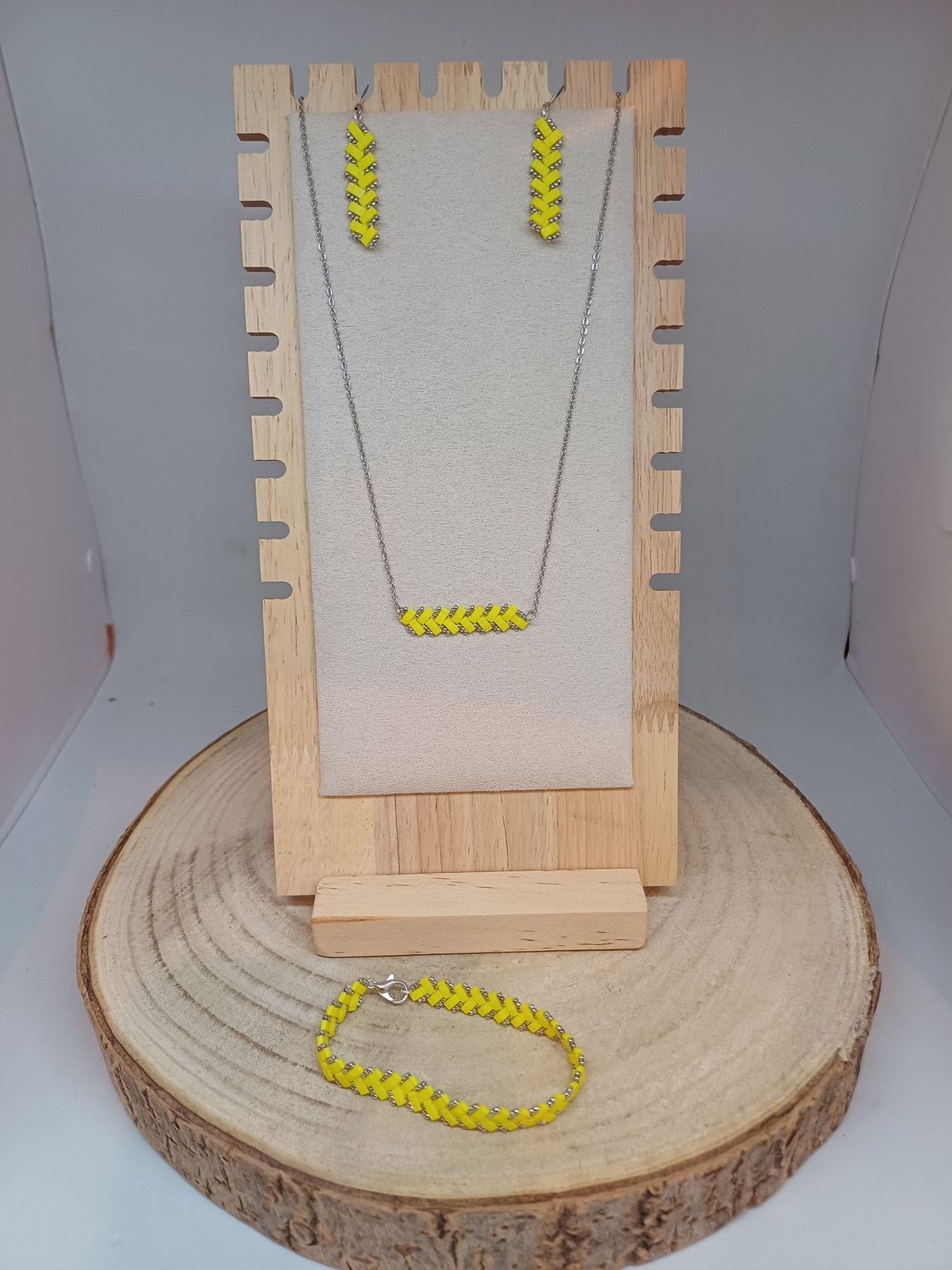 Parure bijoux perles jaunes et argentées 57