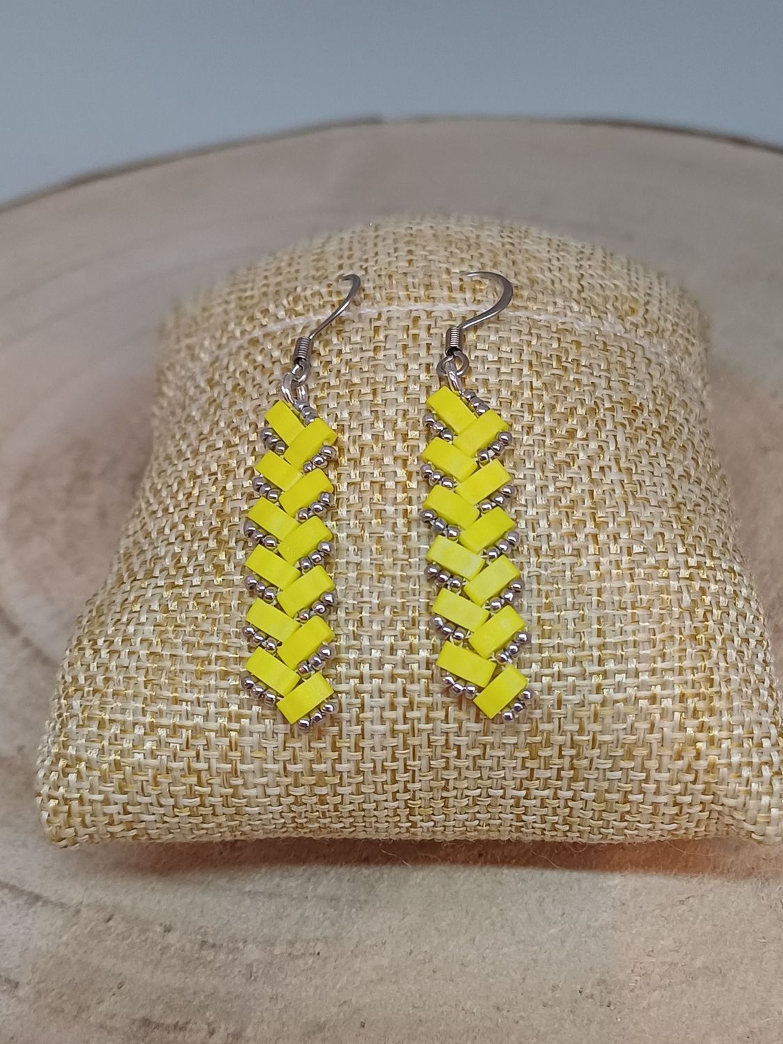 Kit 57 pour réaliser 1 paire de boucle d'oreille perles  jaunes​ et argentées