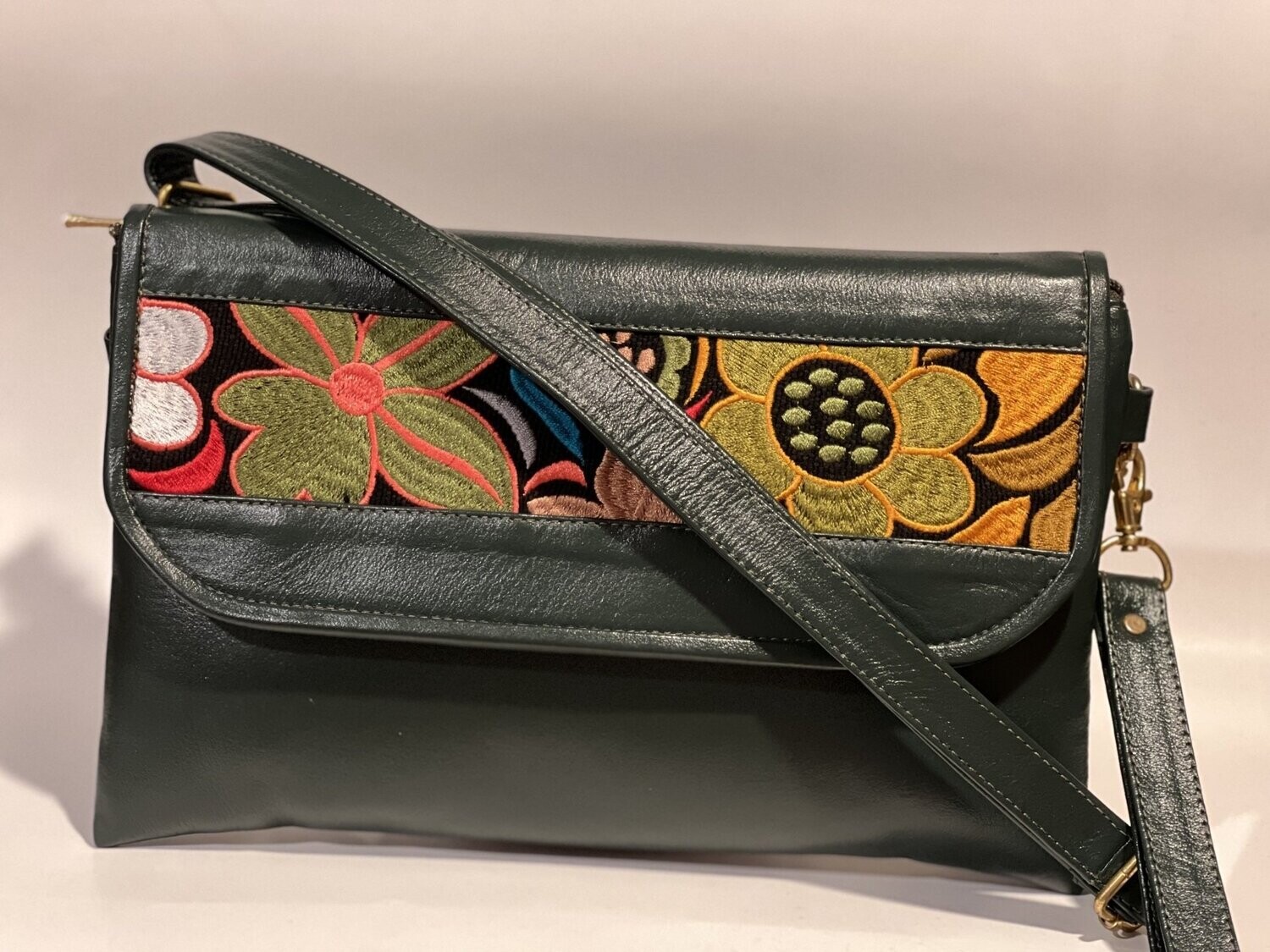 Crossbody 4