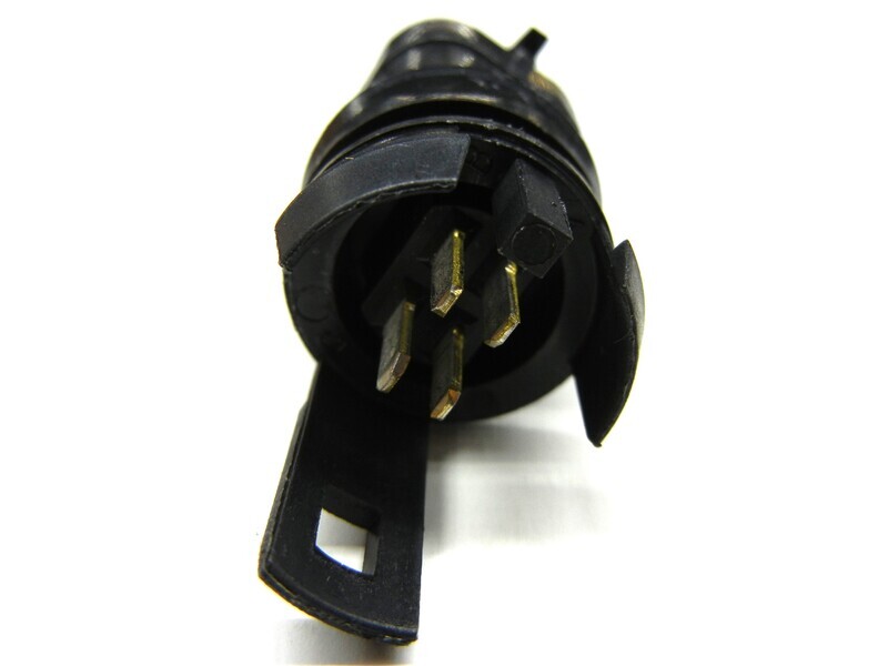 General Motors Case Connector