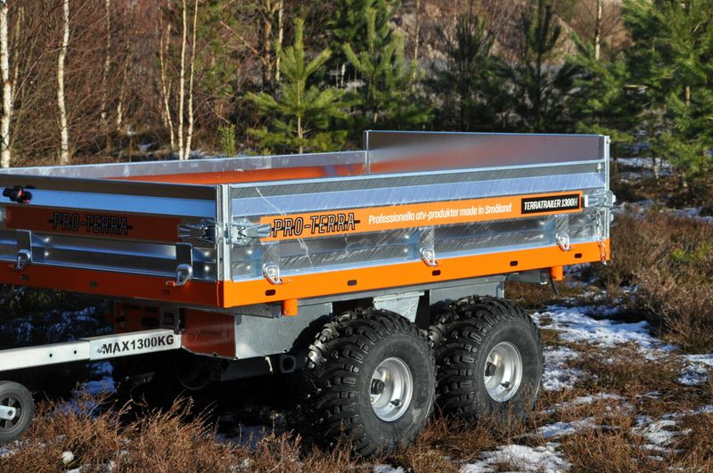 Pro-Terra TT1300H elhydrauliskt trevägstippande flakvagn