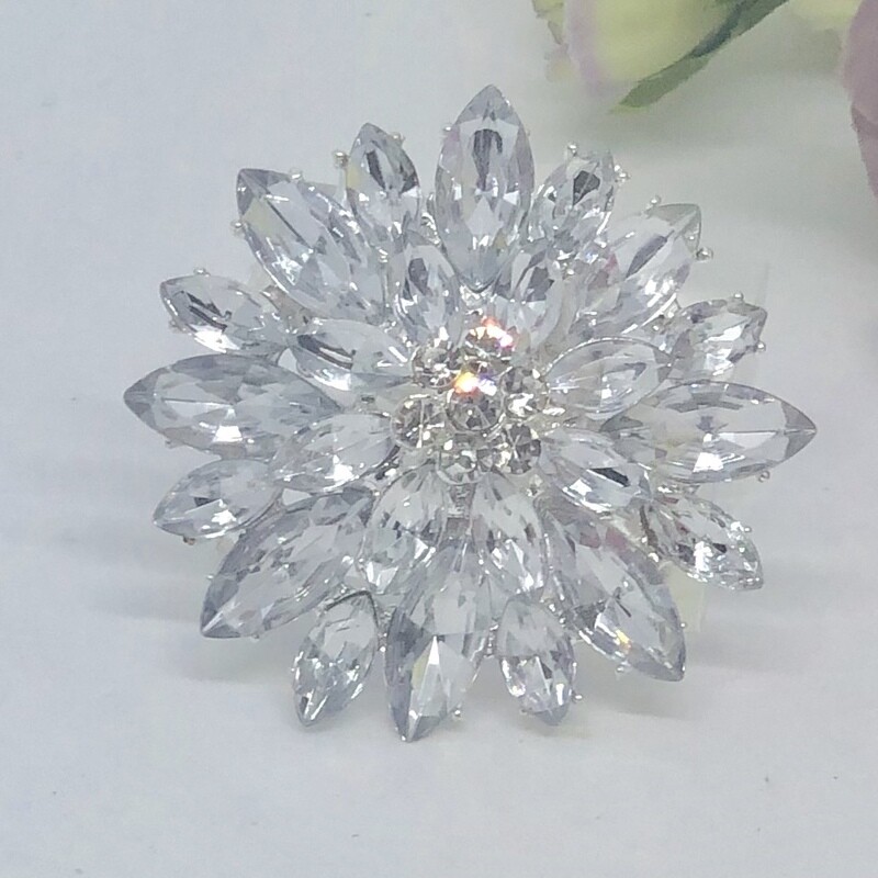 ZELDA - Silver Flower Crystal Brooch