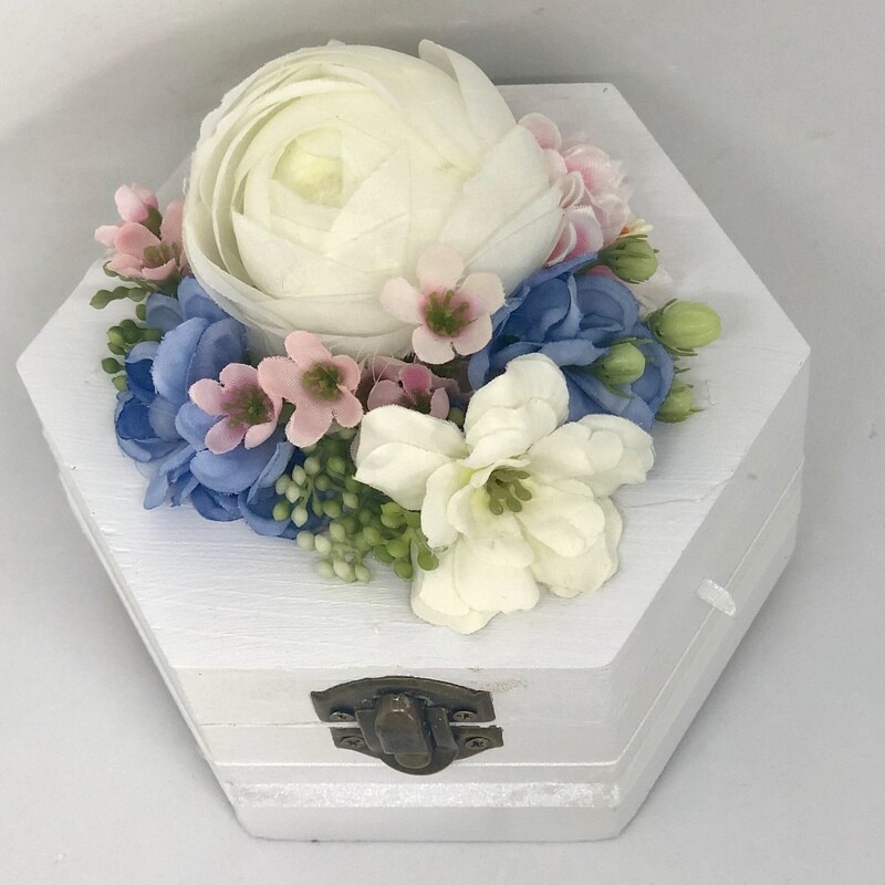 FLETCHER - White Pillow with Flowers Ring Box