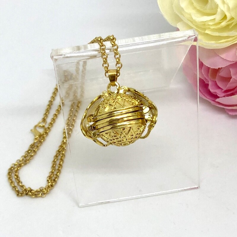 TABETHA - Gold Round 4 Picture Locket