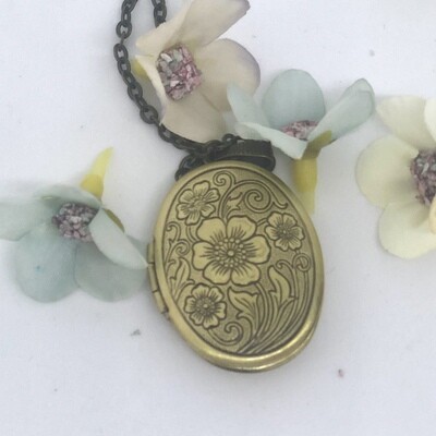 OPHELIA - Gold Picture Memory Charm Locket