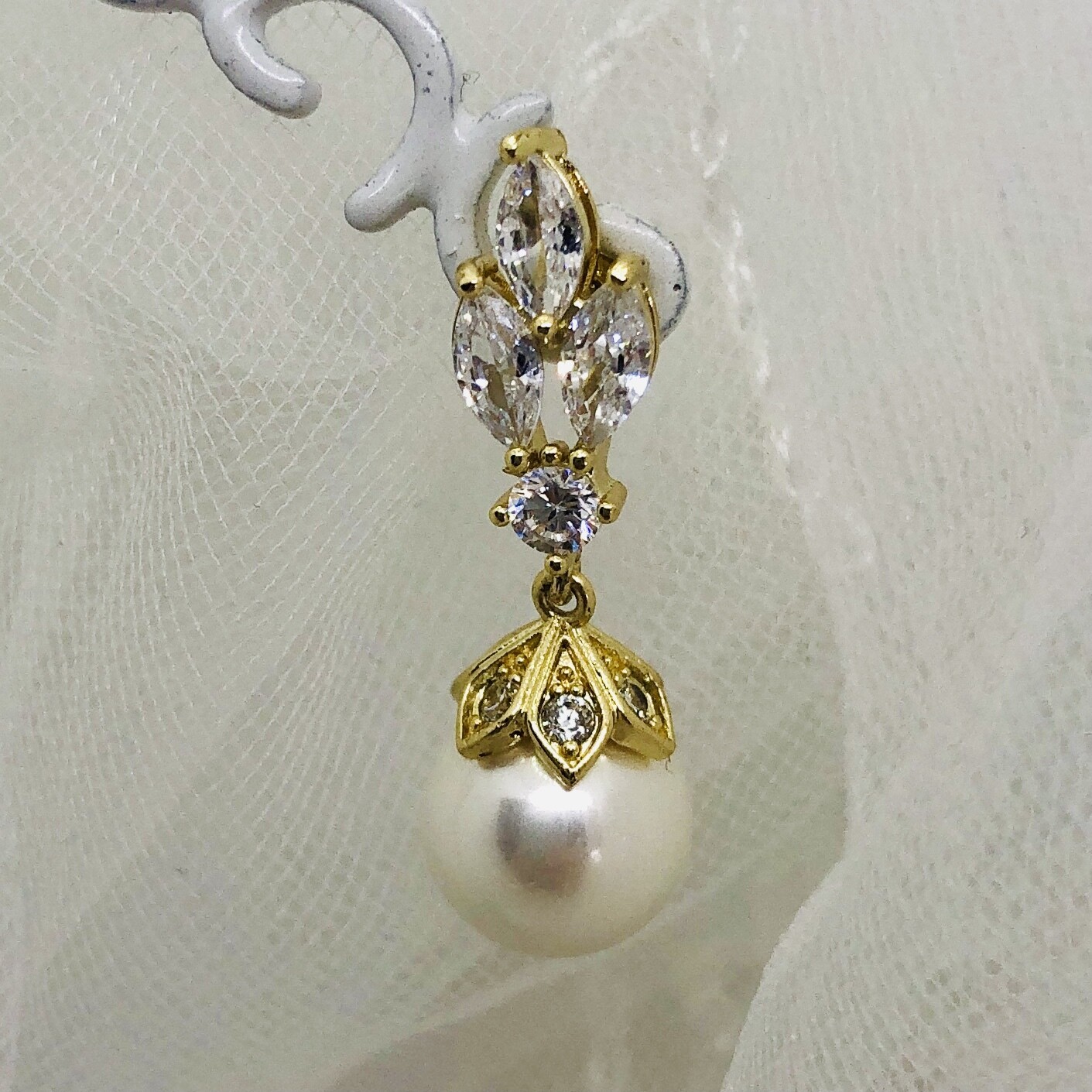 HARPER GOLD - Pierced Pearl Bridal Wedding Earrings