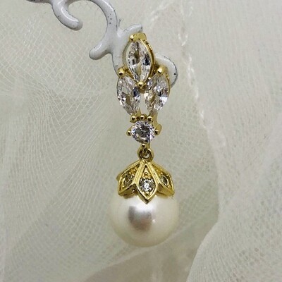 HARPER GOLD - Pierced Pearl Bridal Wedding Earrings