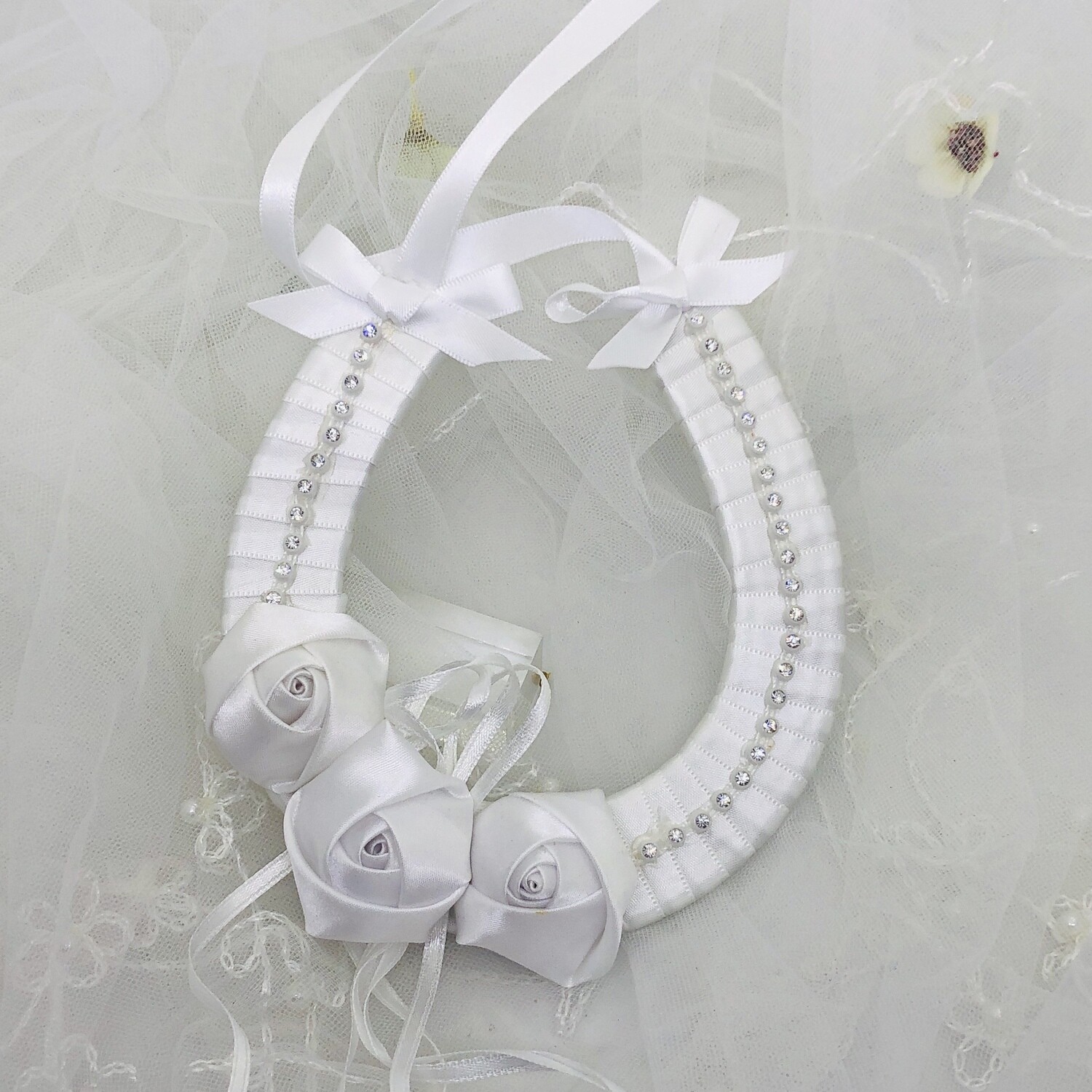 ARABELLE - White Horseshoe Good Luck Charm
