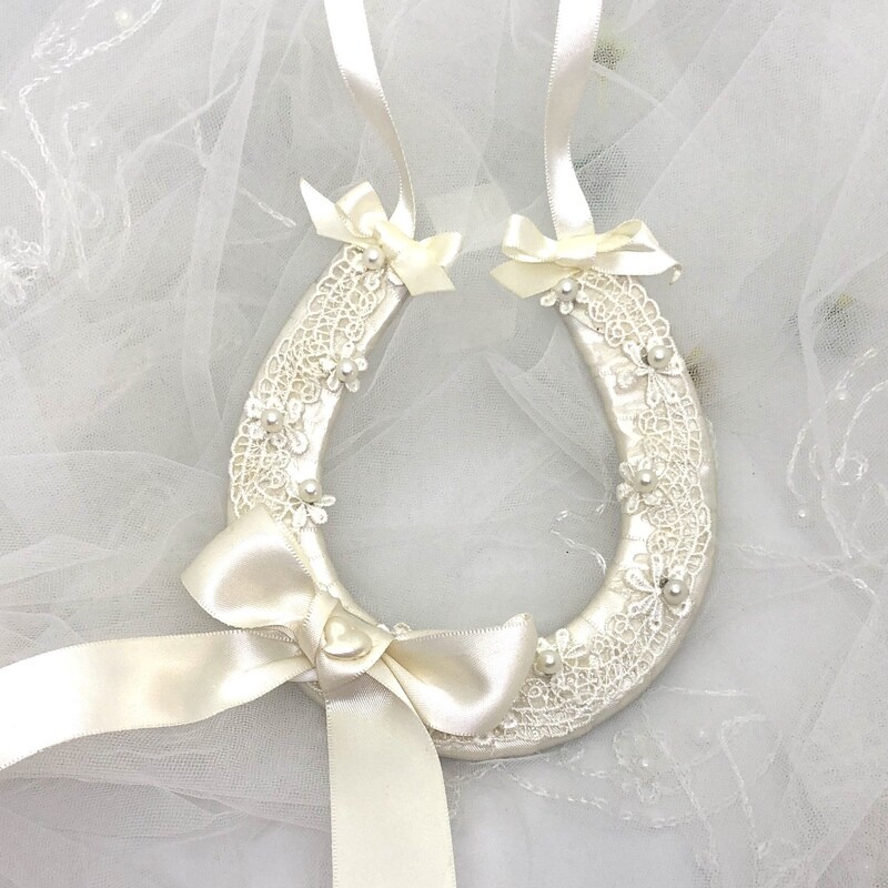 HARLOW - Ivory Pearl Horseshoe Good Luck Charm