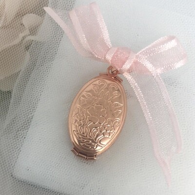 KHLOE - Rose Gold Oval 4 Picture Memory Charm Locket